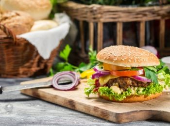 Hamburguesa de Ternera con Olivas Negras y Gambas