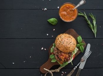 Hamburguesas de ternera rellenas de cheddar